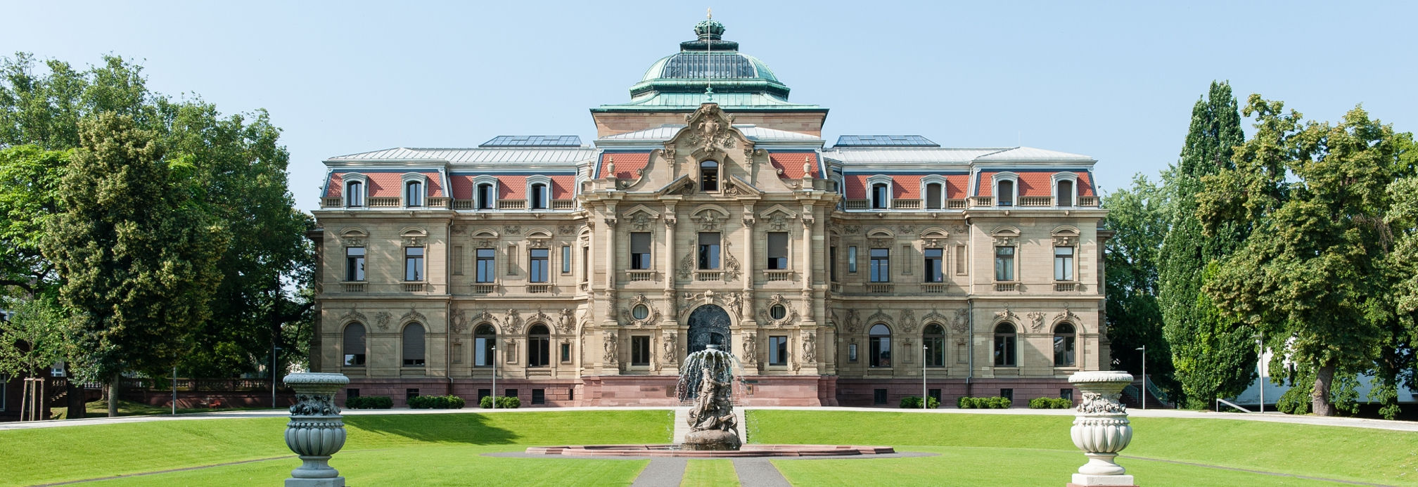 Erbgroßherzogliches Palais des Bundesgerichtshof im Sommer